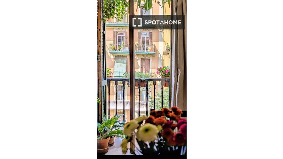 Double room Barcelona, 2 beds, 77m² — photo 2