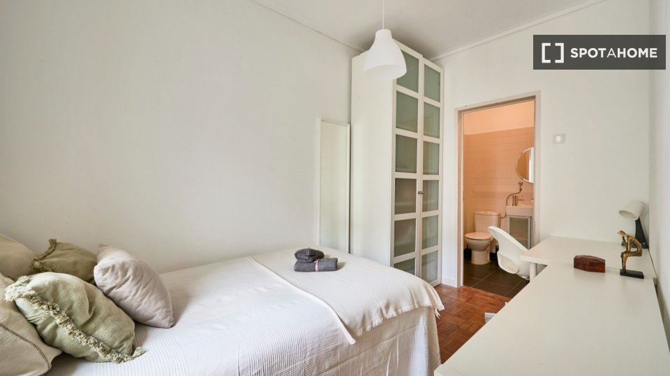 Double room Lisbon, 10 beds — photo 28