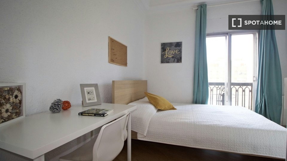 Double room Madrid, 6 beds, 200m² — photo 20