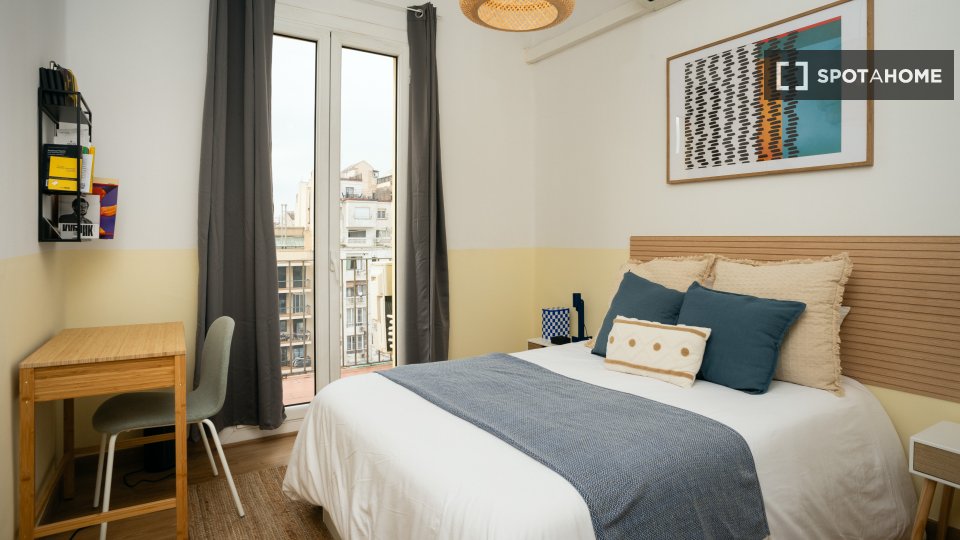 Double room Barcelona, 3 beds, 110m² — photo 13