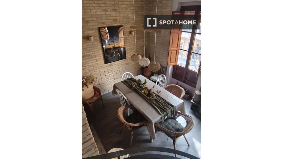 Double room Valencia, 3 beds, 160m² — photo 17