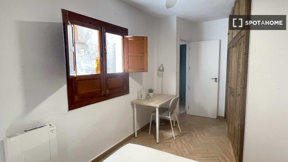 Double room Granada, 4 beds — photo 12