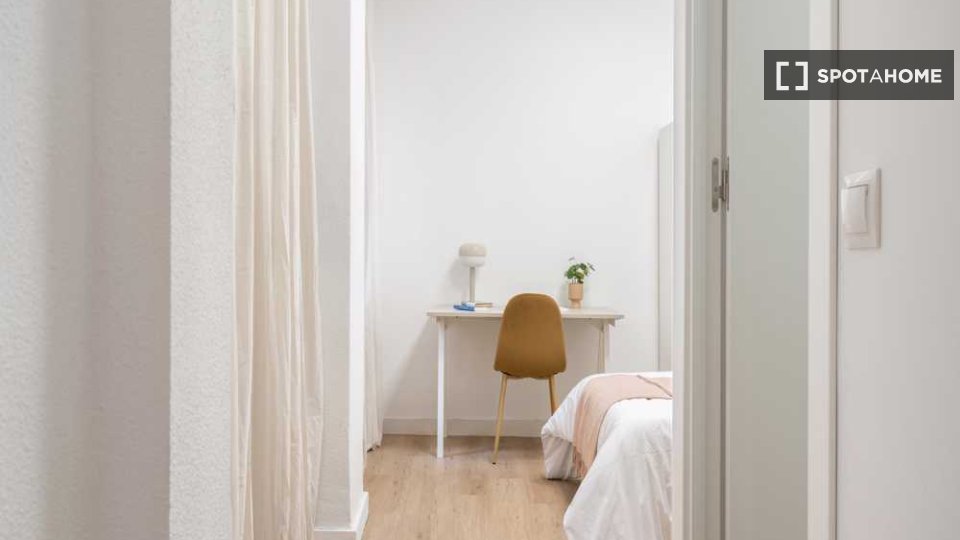 Double room Madrid, 12 beds — photo 2