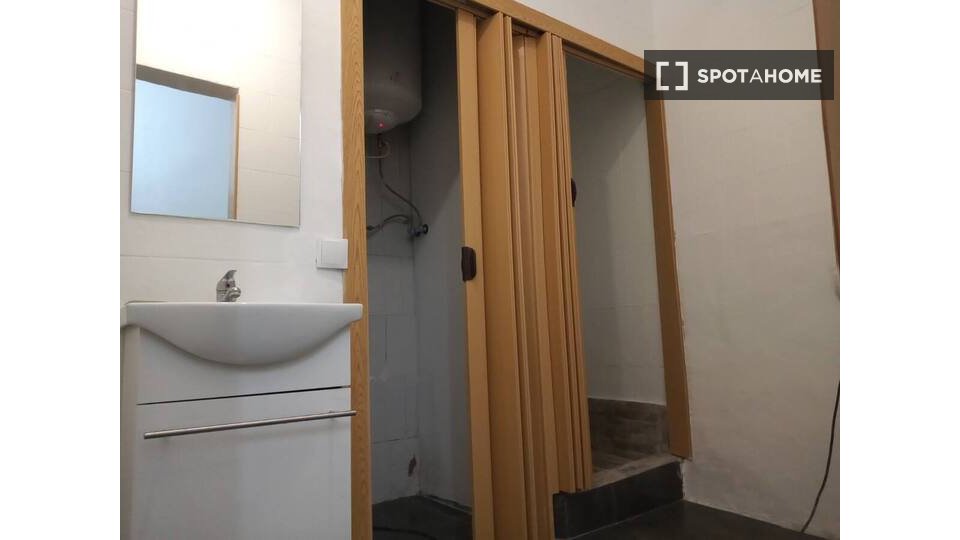 Double room Madrid, 4 beds, 90m² — photo 6
