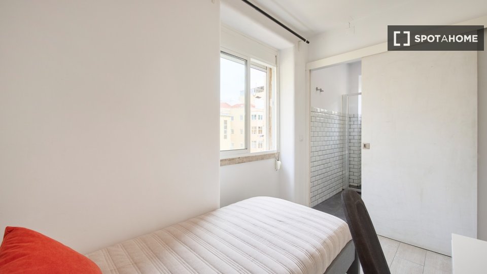 Double room Lisbon, 6 beds — photo 85