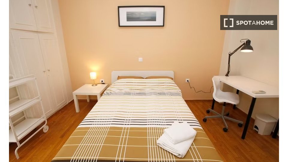 Double room Athens, 3 beds — photo 11