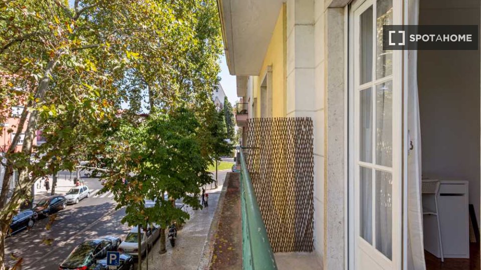 Double room Lisbon, 5 beds — photo 18