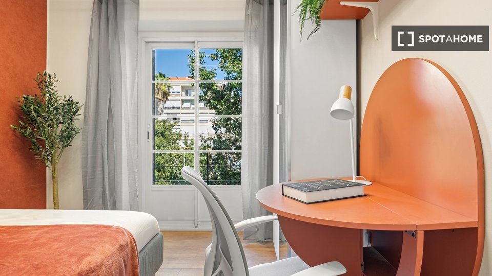Double room Lisbon, 5 beds — photo 22