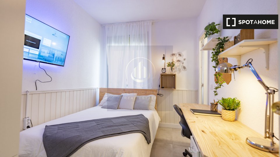 Double room Madrid, 5 beds, 120m² — photo 2