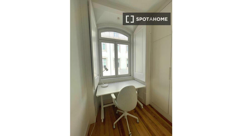 Apartment Lisbon, 2 beds, 104m² — photo 7