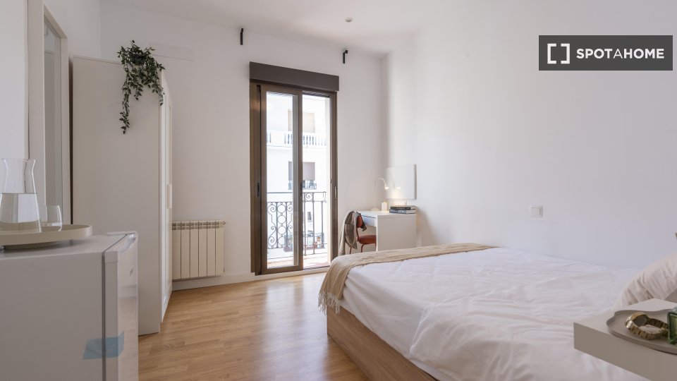 Double room Madrid, 5 beds — photo 1