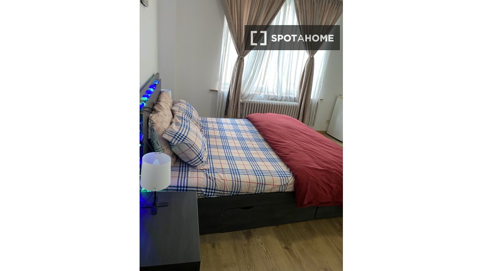 Double room Brussels, 1 bed — photo 14