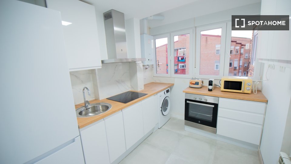 Double room Madrid, 4 beds, 95m² — photo 5