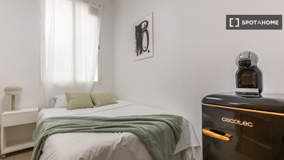Double room Madrid, 5 beds — photo 46
