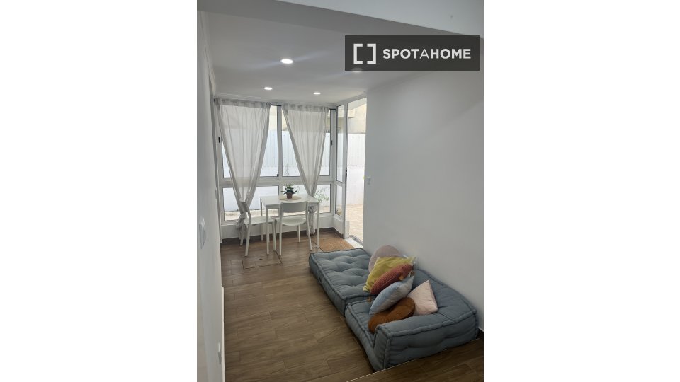 Apartment Lisbon, 2 beds, 70m² — photo 1