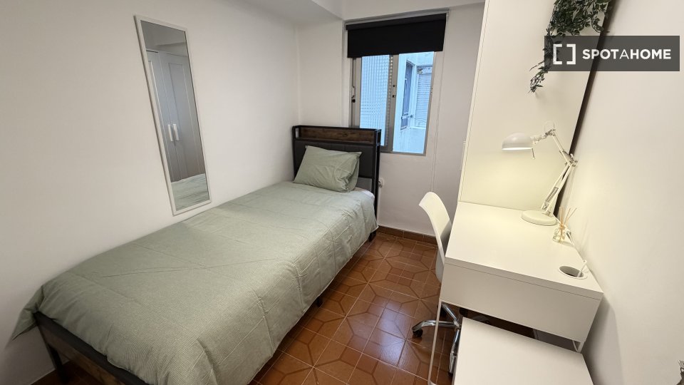 Double room Valencia, 4 beds, 75m² — photo 13