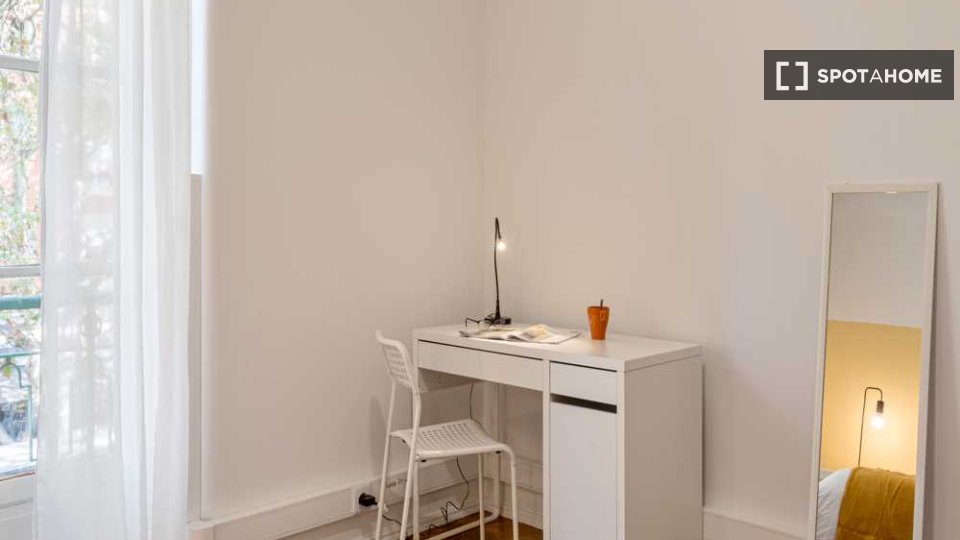 Double room Lisbon, 5 beds — photo 28