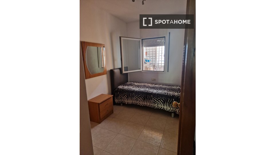 Double room Barcelona, 1 bed, 20m² — photo 3