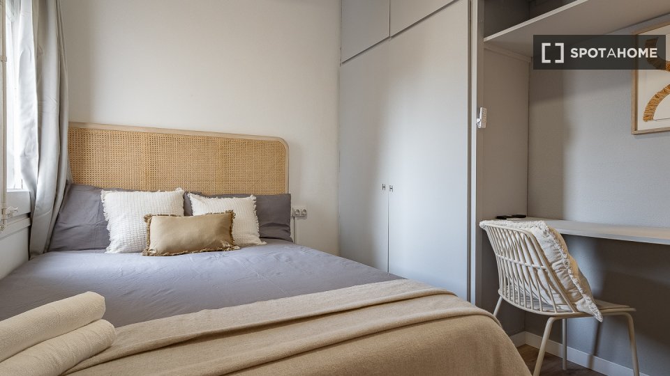 Double room Barcelona, 4 beds, 75m² — photo 9