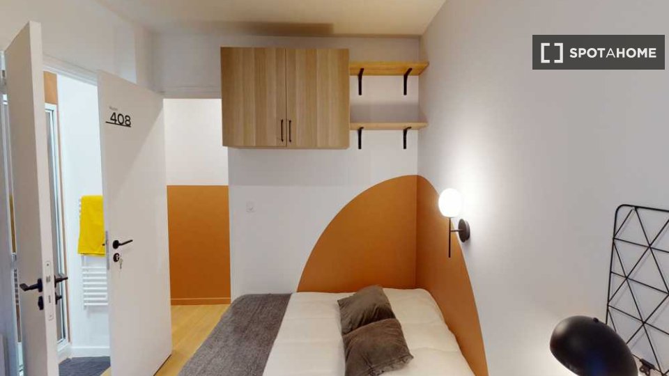 Camera in un appartamento condiviso con 9 camere da letto a Parigi. - a Parigi