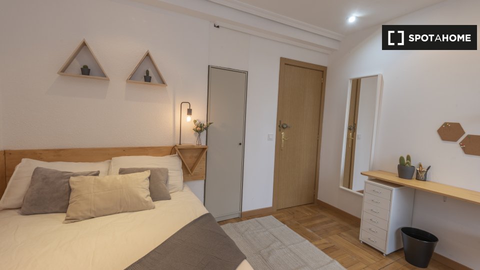 Double room Madrid, 6 beds, 150m² — photo 16