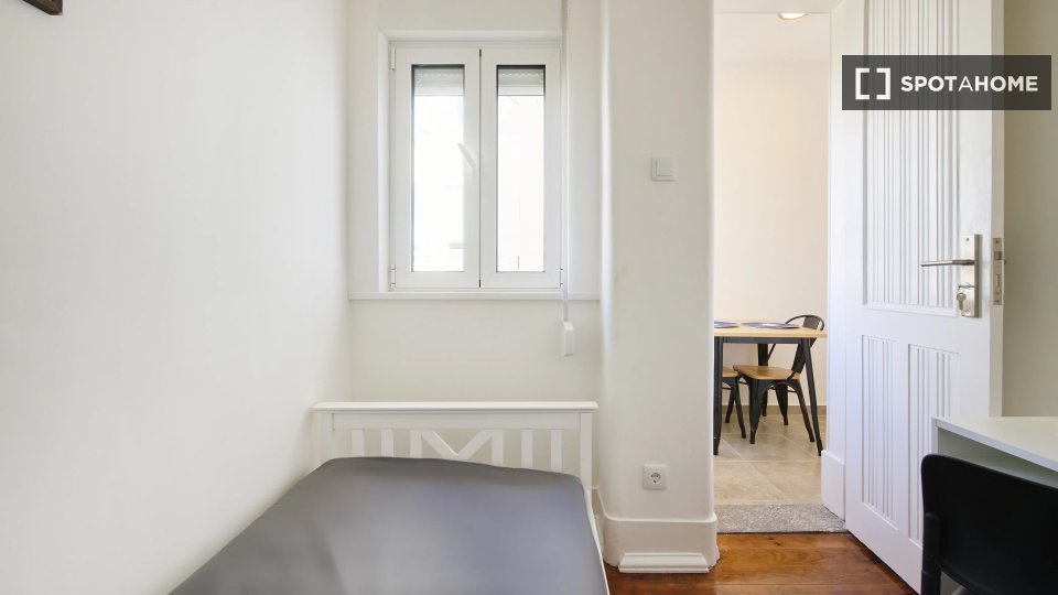 Double room Lisbon, 6 beds — photo 12