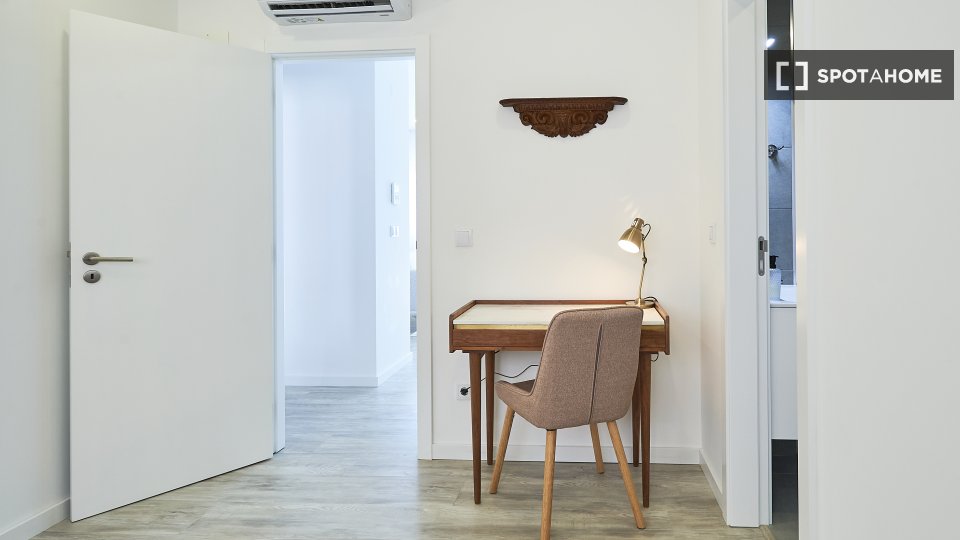 Apartment Lisbon, 2 beds, 61m² — photo 1