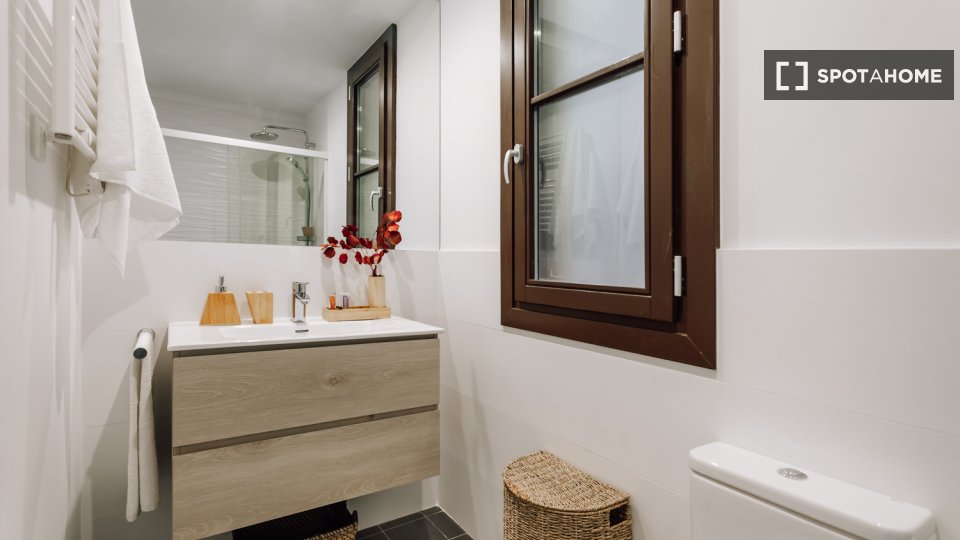 Double room Barcelona, 2 beds, 63m² — photo 20