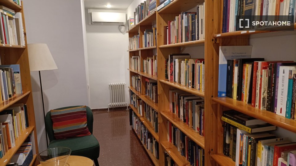 Double room Barcelona, 3 beds, 140m² — photo 3