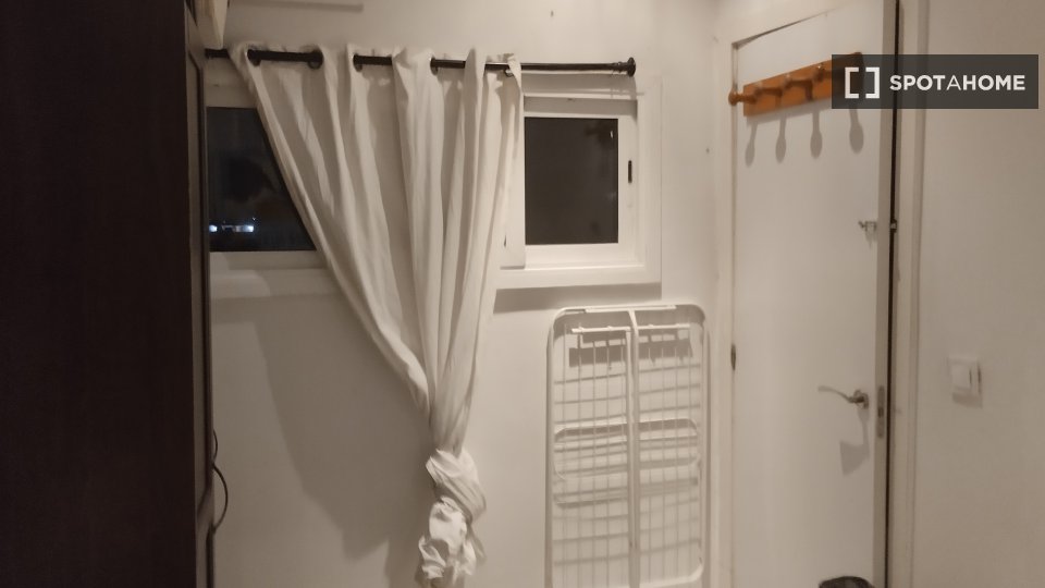 Double room Barcelona, 3 beds, 80m² — photo 8