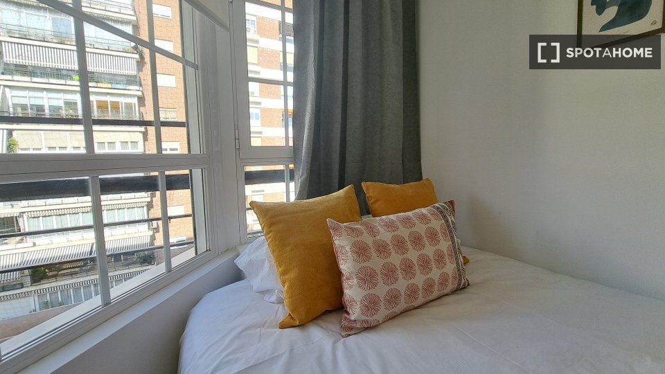 Double room Madrid, 14 beds, 200m² — photo 10
