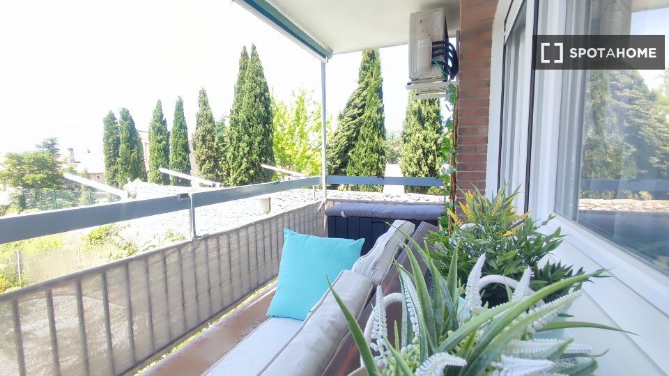 Double room Madrid, 3 beds, 85m² — photo 12