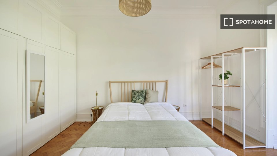 Double room Lisbon, 9 beds — photo 8