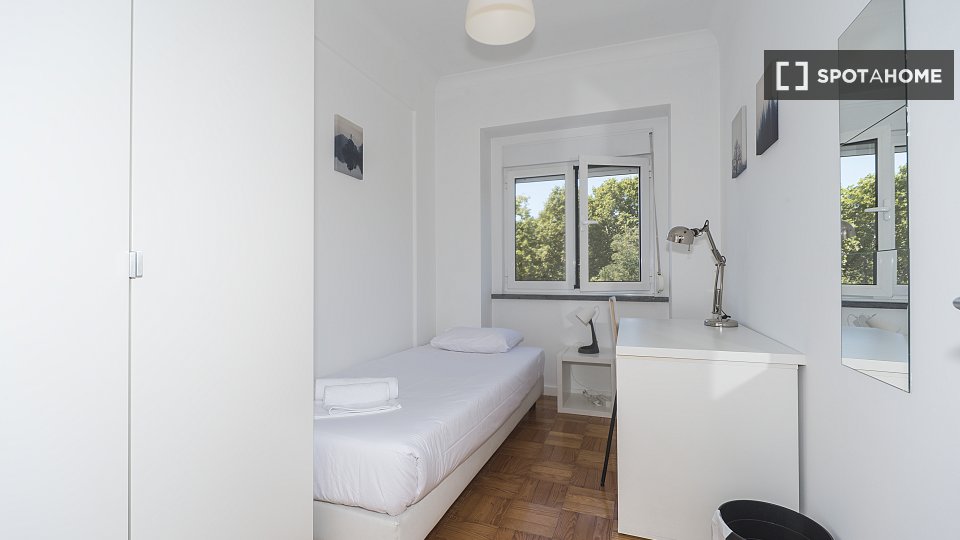 Double room Lisbon, 6 beds — photo 14