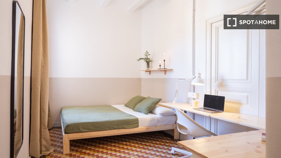 Double room Barcelona, 4 beds, 90m² — photo 3