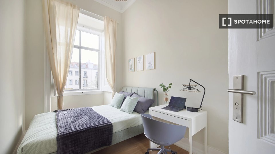 Double room Lisbon, 9 beds — photo 11