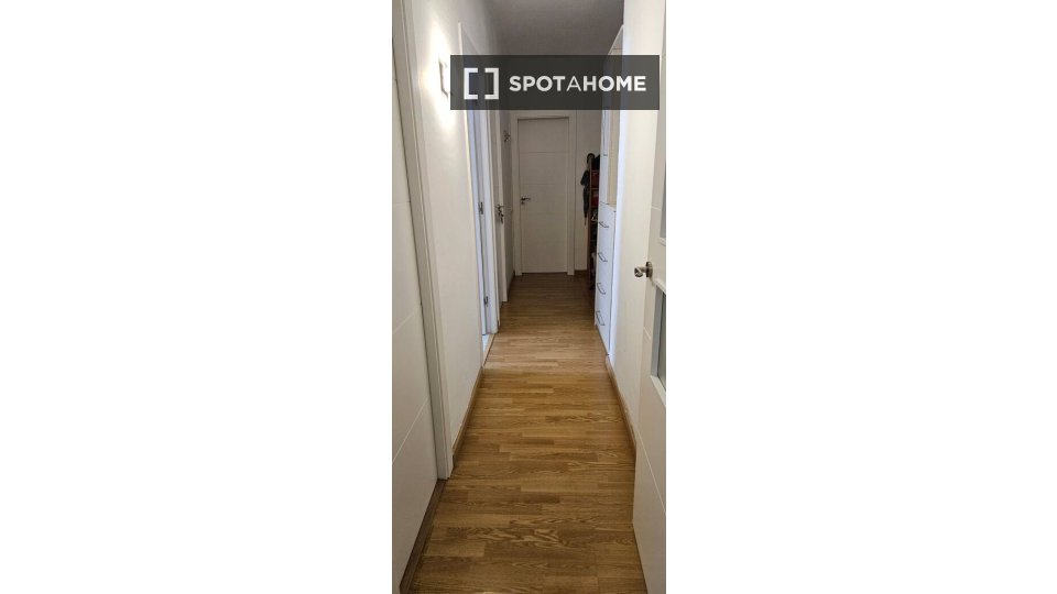 Double room Barcelona, 3 beds, 90m² — photo 16