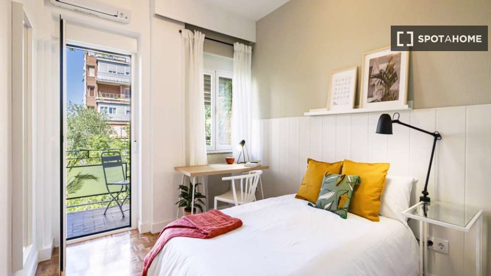 Double room Madrid, 6 beds — photo 14