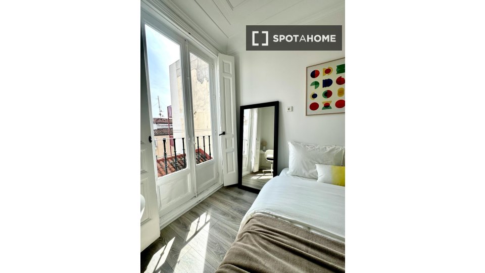 Double room Madrid, 5 beds — photo 9