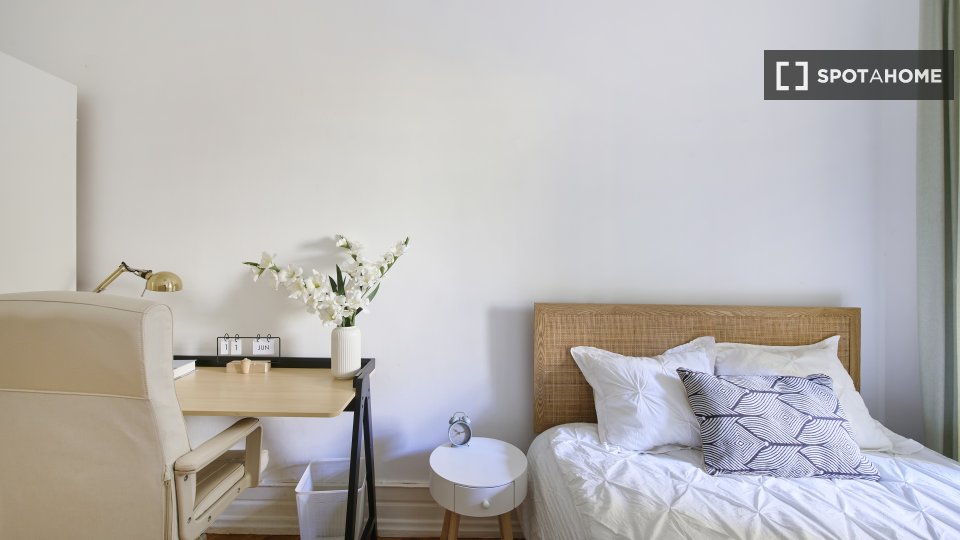 Double room Lisbon, 10 beds — photo 47