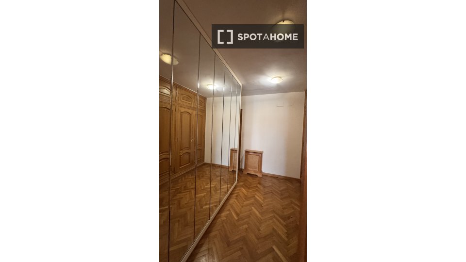 Double room Valencia, 5 beds, 240m² — photo 12