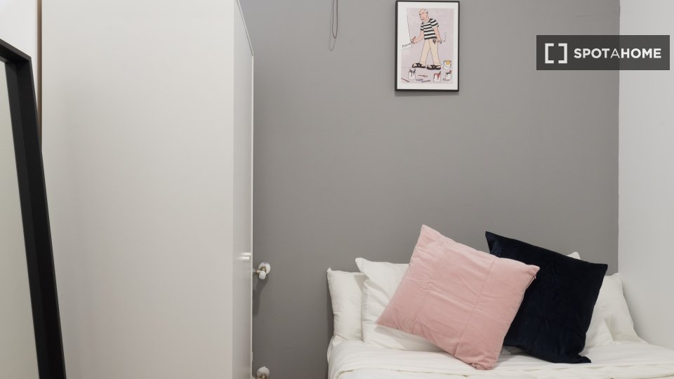 Double room Madrid, 7 beds, 140m² — photo 14