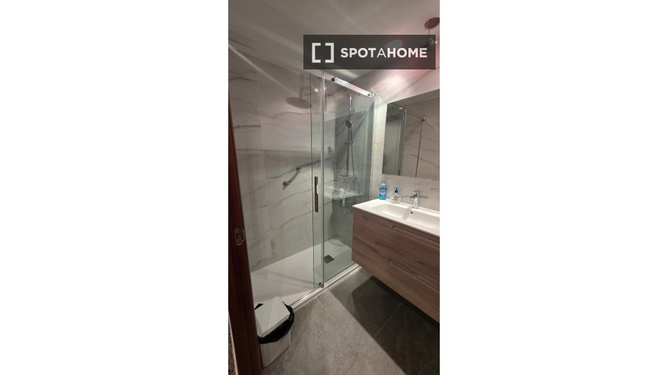 Double room Zaragoza, 4 beds, 90m² — photo 8