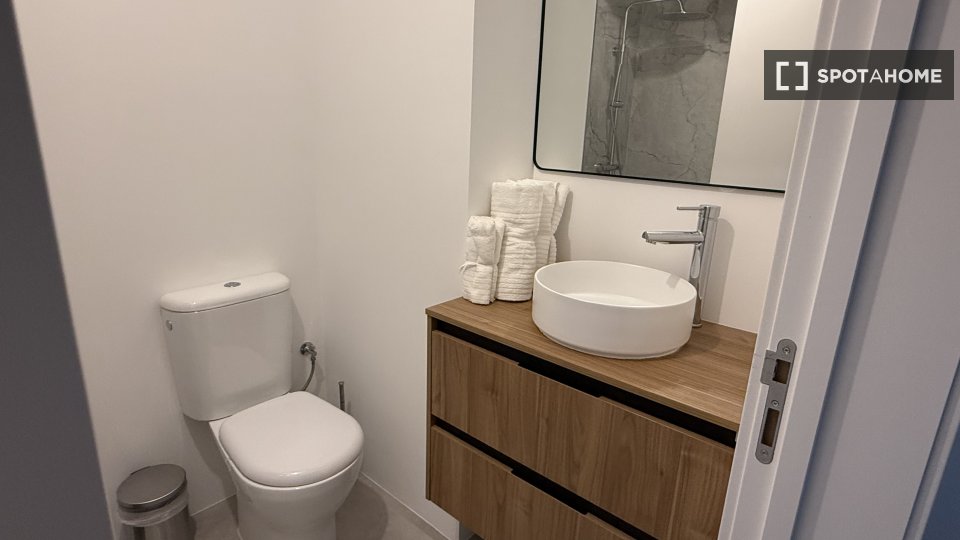 Apartment Lisbon, 2 beds, 95m² — photo 15