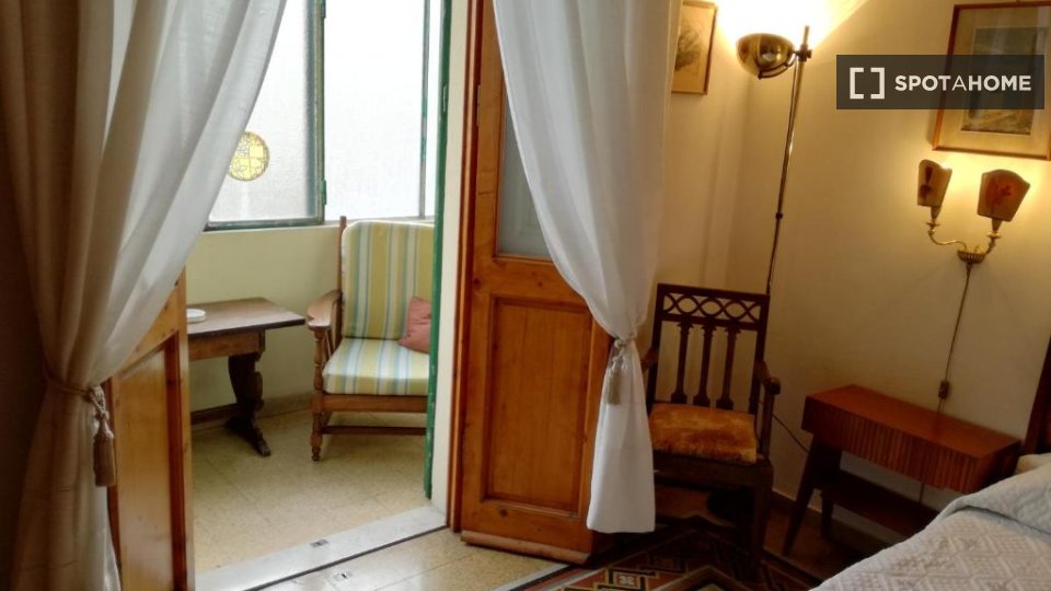Double room Florence, 3 beds, 160m² — photo 12
