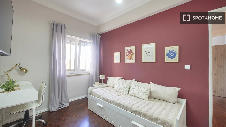 Double room Lisbon, 4 beds — photo 11