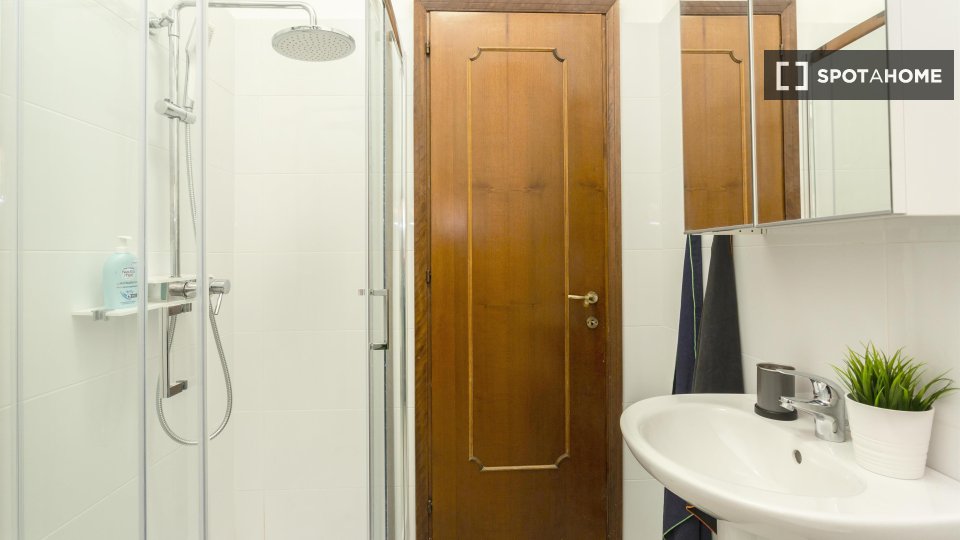 Double room Milan, 4 beds — photo 16