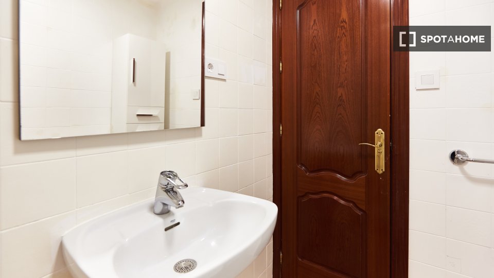 Double room Seville, 3 beds — photo 2
