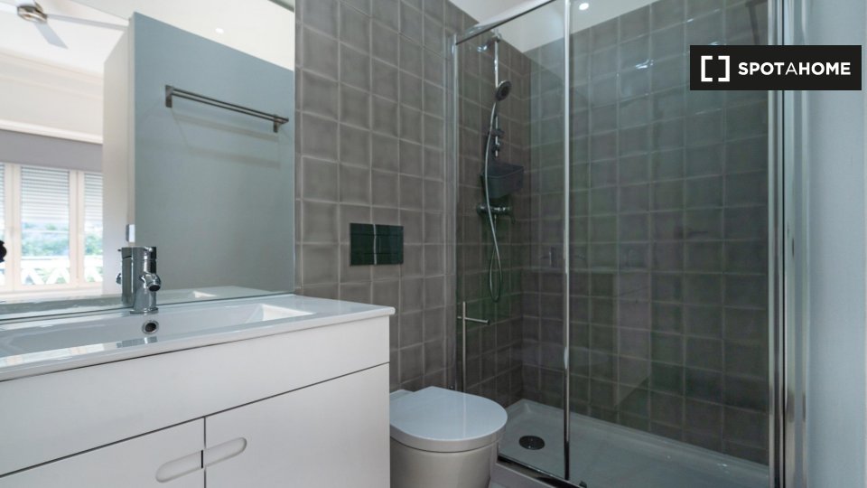 Double room Lisbon, 7 beds, 210m² — photo 3