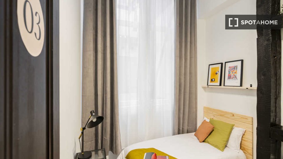 Double room Madrid, 6 beds — photo 48